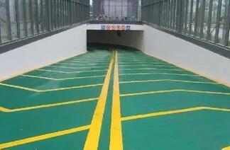 地坪漆和環(huán)氧地坪漆不要亂選，弄清各自的3點特性，再看4點區(qū)別