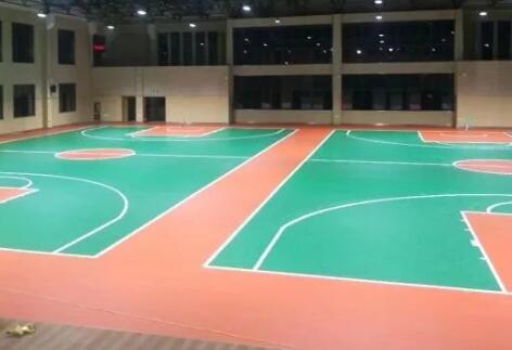 籃球場(chǎng)地面材料一般都有哪幾類(lèi)？特點(diǎn)和價(jià)格范圍呢？