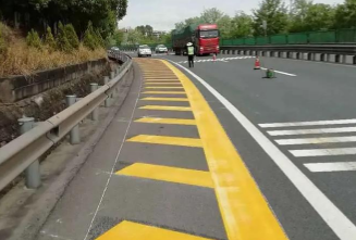 十堰恐龍化工創(chuàng)新驅(qū)動，引領(lǐng)道路標(biāo)線漆生產(chǎn)新高度